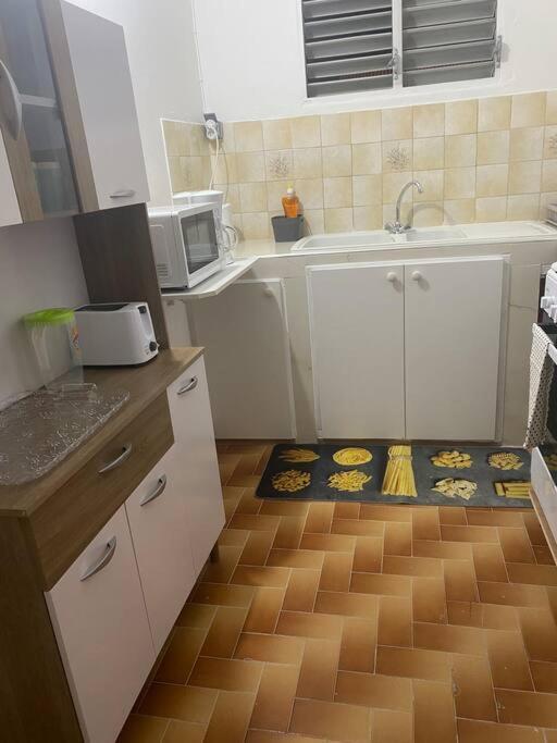 Appartement à proximité de la plage du bourg ! Sainte-Anne  Esterno foto