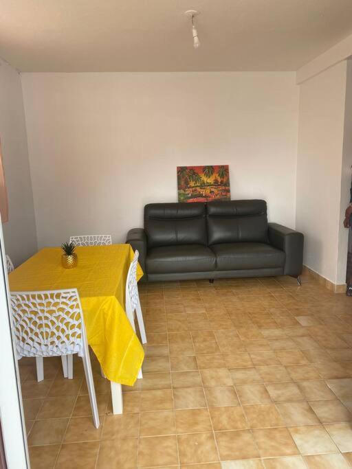 Appartement à proximité de la plage du bourg ! Sainte-Anne  Esterno foto