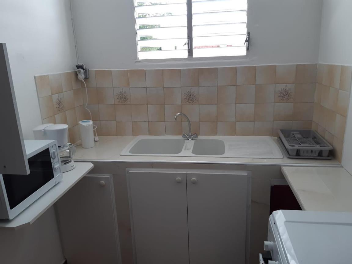 Appartement à proximité de la plage du bourg ! Sainte-Anne  Esterno foto