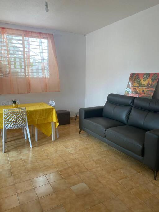 Appartement à proximité de la plage du bourg ! Sainte-Anne  Esterno foto